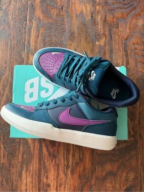 Nike SB Low-Top Sneakers - Teal & Purple Accent